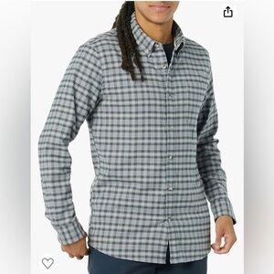 Men's Standard fit Long Sleeve Stretch Shirt with Pocket. Gray plaid. M